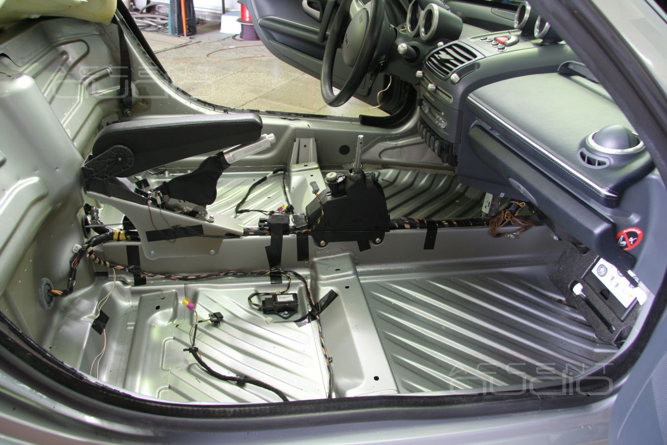 Mercedes Smart Roadster - стильный мотоблок с сабвуфером !