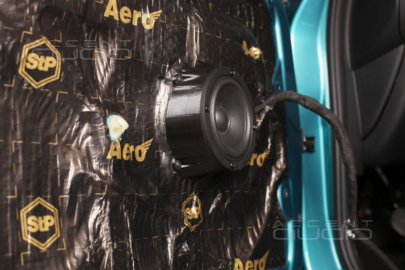 Среднечастотные динамики ScanSpeak 12W/452G00 и их оригинальная установка в Mini