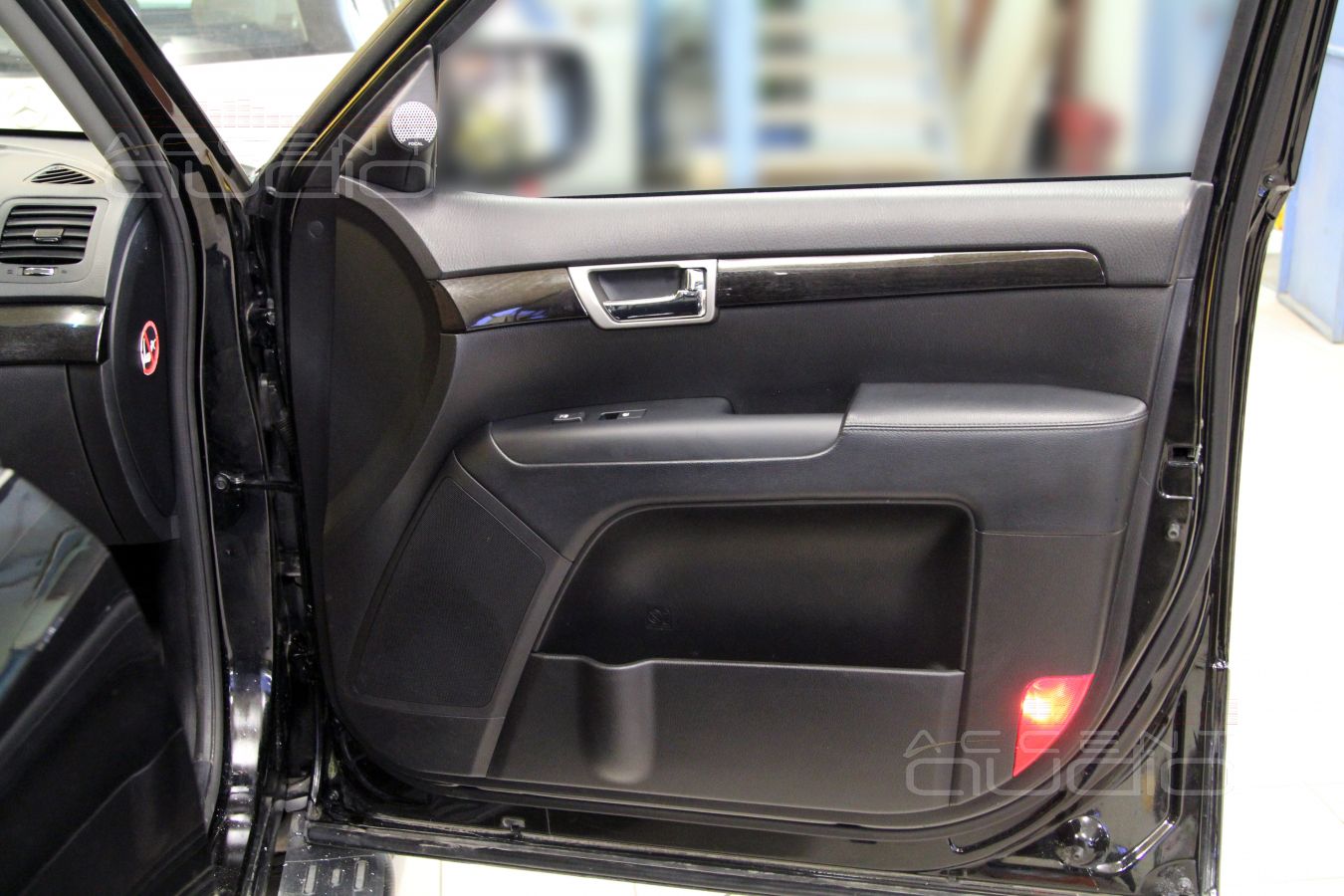 Виброизоляция дверей KIA Mohave и установка 200мм акустики