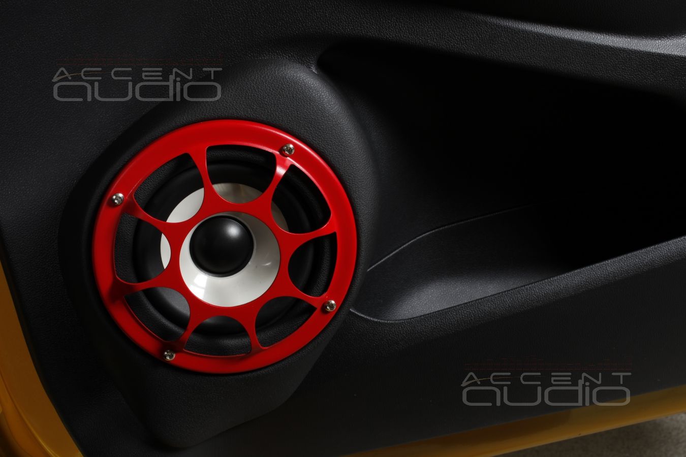 Подиумы под акустику Bewith в Renault Clio Sport