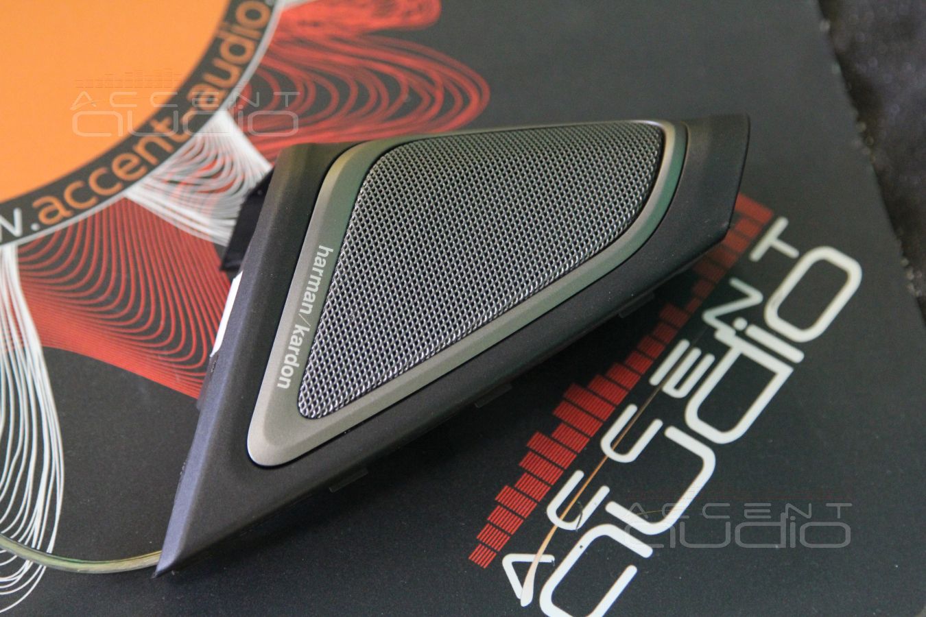 Установка твитеров и среднечастотных излучателей Dego в передние двери BMW 730LD