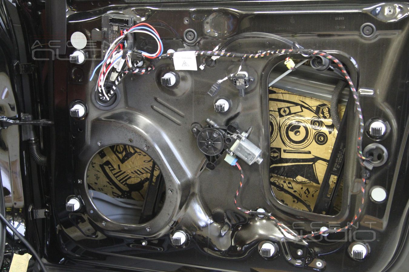 Установка мидбасов 