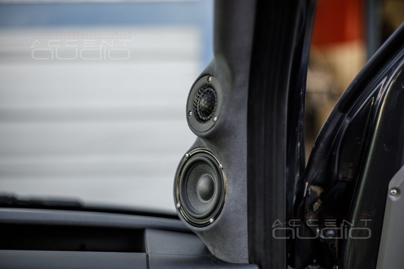 Подиумы под СЧ-ВЧ звено: правильное размещение новой акустики в Mercedes-Benz Sprinter CS-Reisemobil