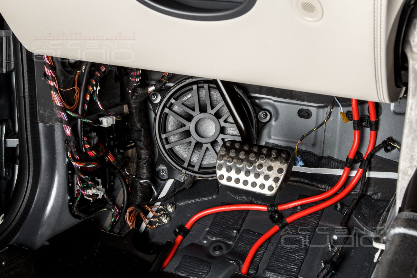 Скрытый монтаж новых внутрипольных вуферов от Eton для Mercedes-Benz GLS 2020