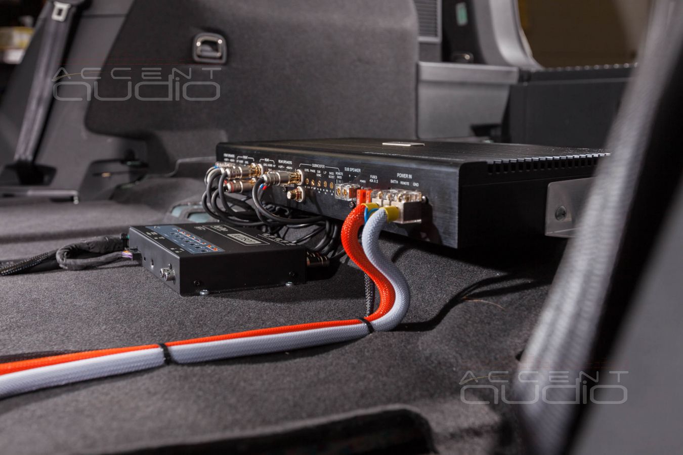 Установка усилителя и аудиопроцессора в Skoda KODIAQ