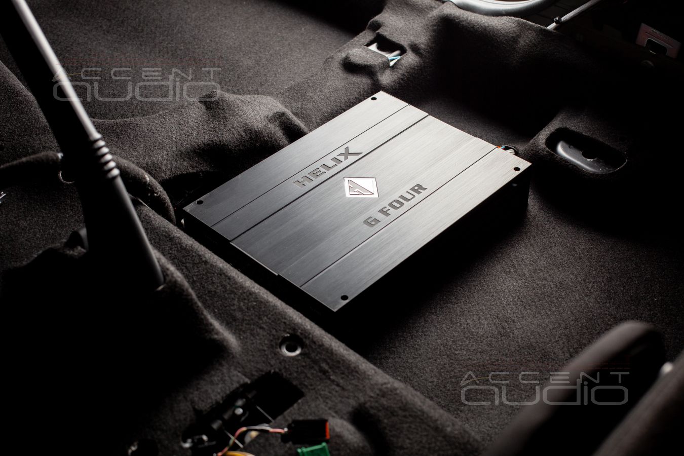 Установка усилителя Helix GFour под сидение Renault Duster