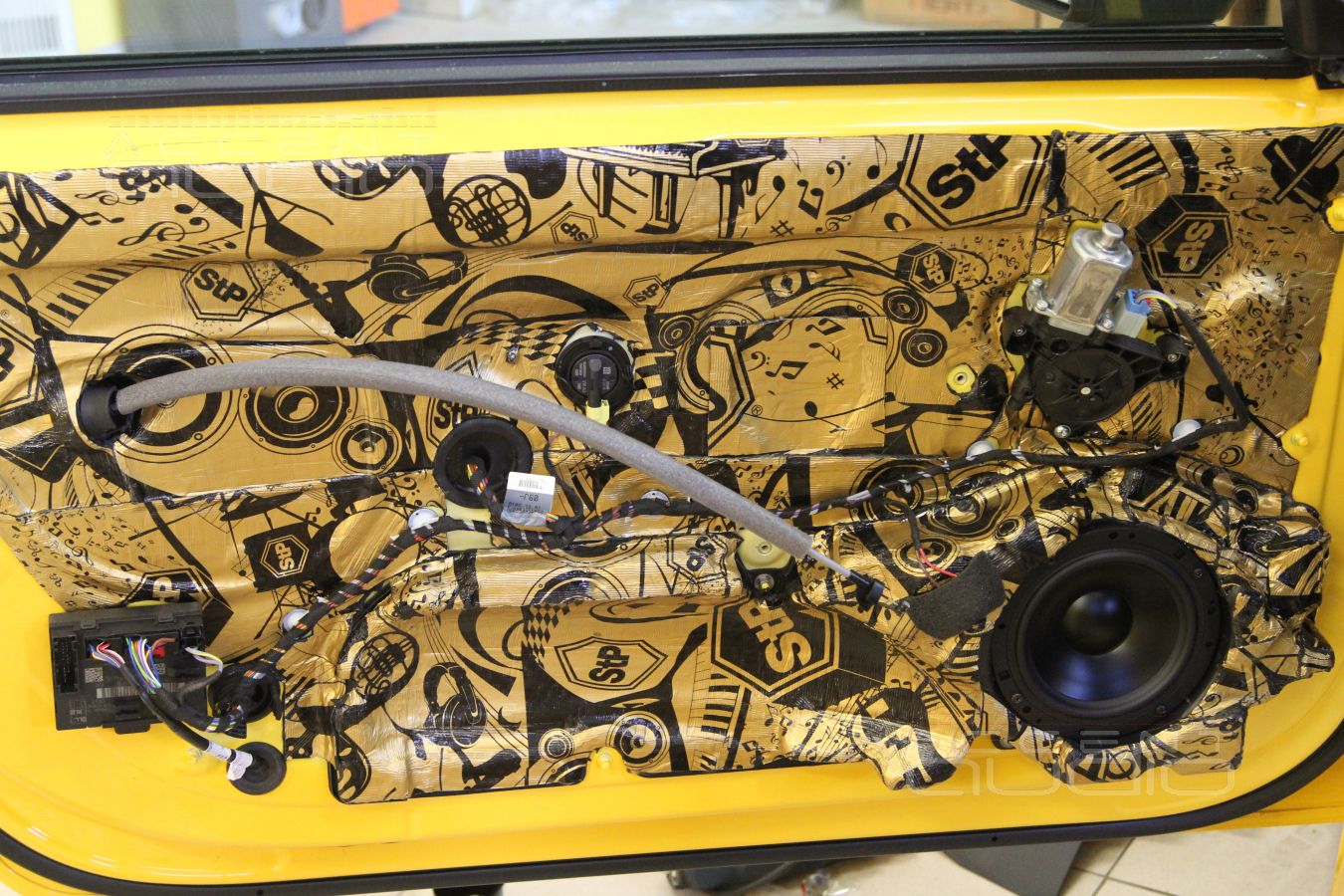 Аудиоподготовка Audi TT и дверные ящики