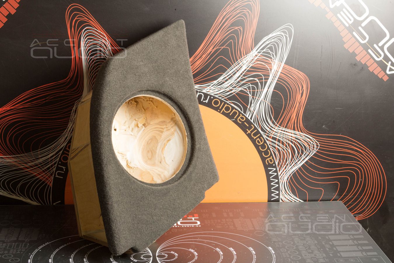 Классический корпус сабвуфера Dego для Macan в новом стиле