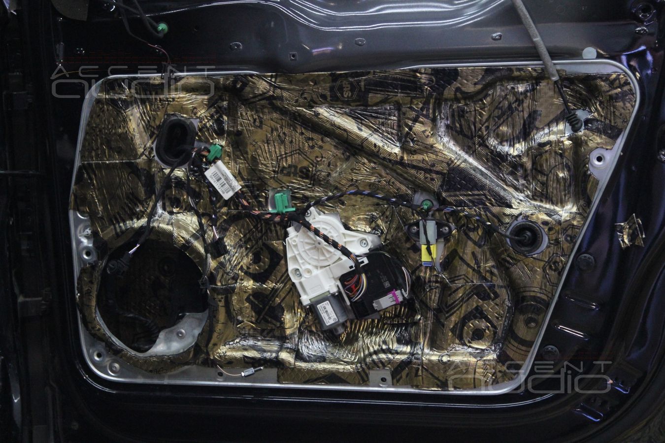 Touareg Update: Black Edition - очередная работа на машине с черным салоном