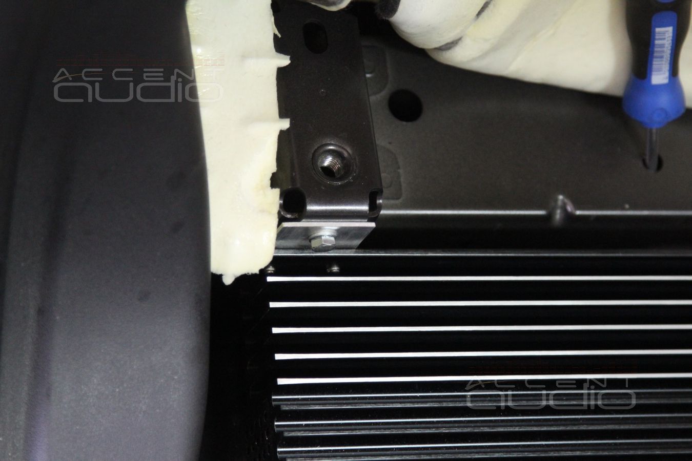 Установка усилителя и аудиопроцессора в LandRover Discovery Sport