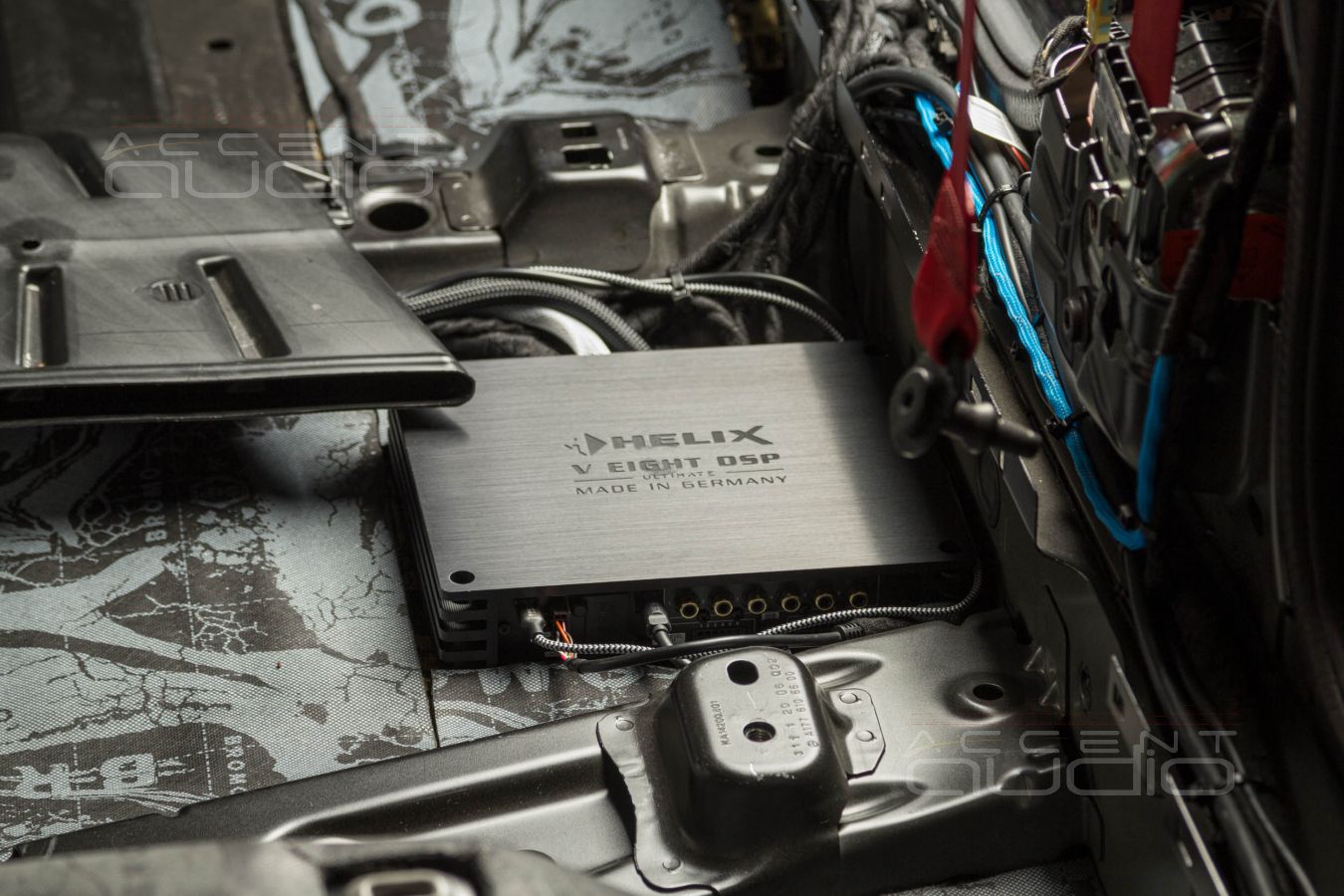 Сердце и мозги аудиосистемы Helix NEXT VEight Ultimate из Германии в MB AMG45