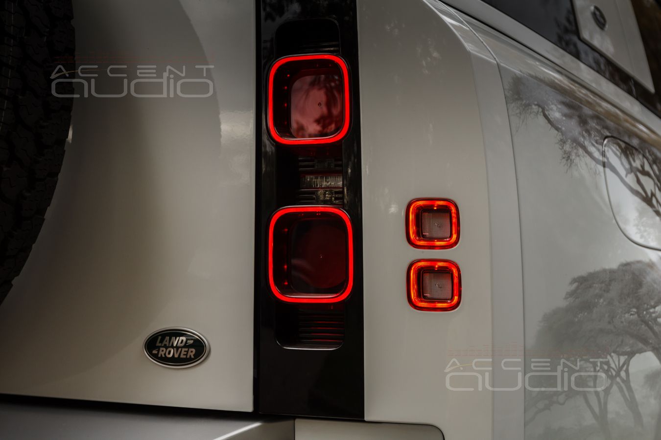 Результат модернизации ужасного Meridian до настоящей аудиосистемы в Land Rover Defender