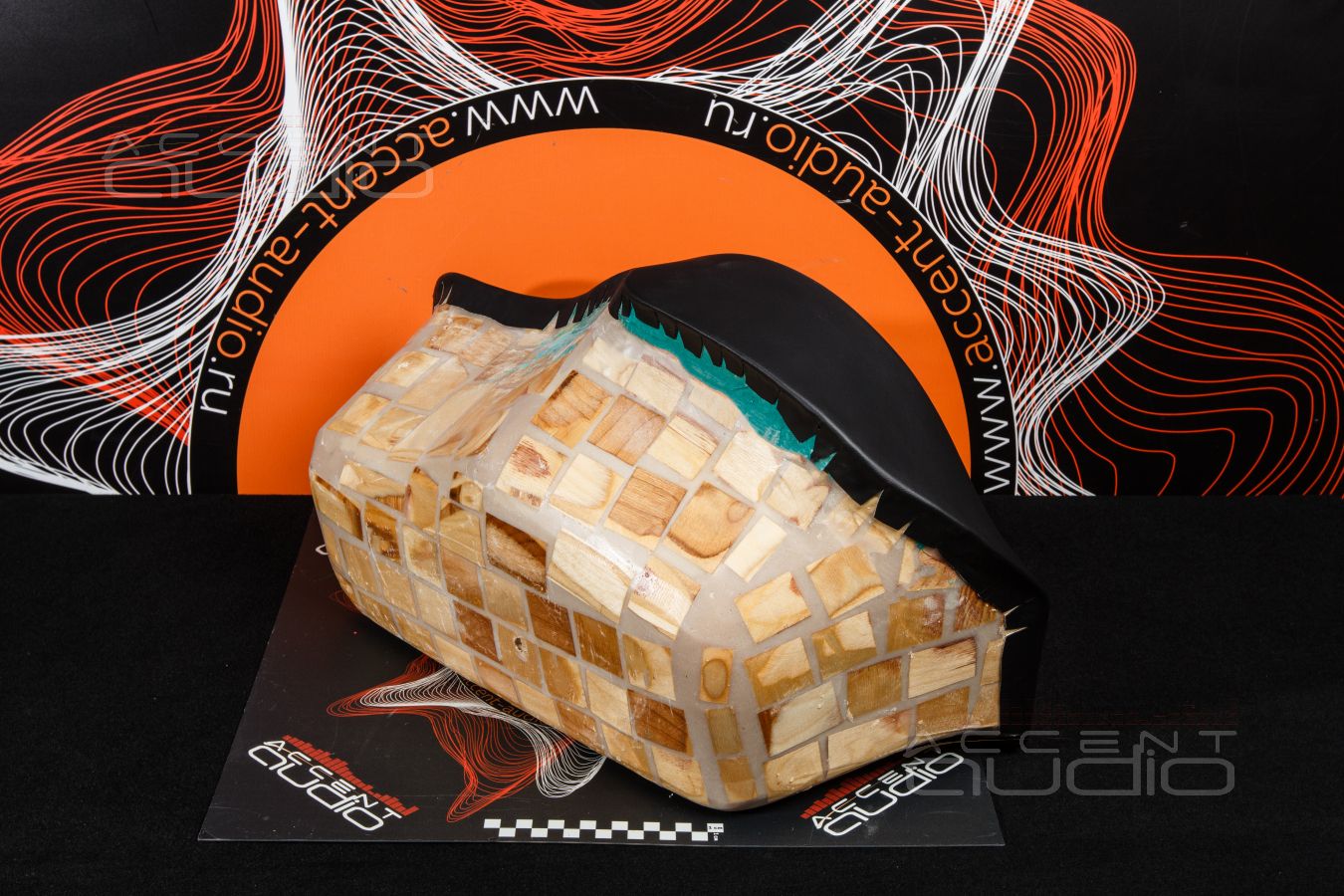 Интеграция баса: серьёзный сабвуфер в Rolls Royce Wraith