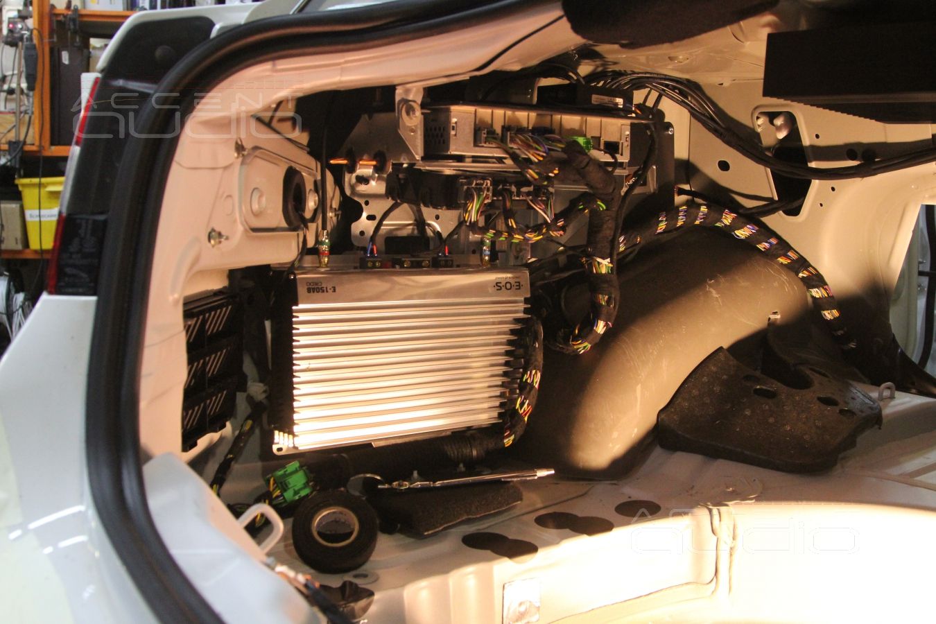 Великолепный новый Jaguar XF и его новая Hi-End аудиосистема.