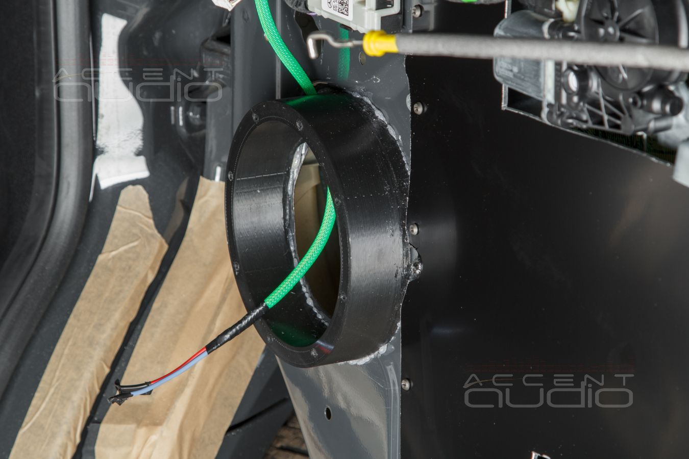 Жесткая аудиоподготовка дверей и установка мидбасовых динамиков SOAudio 165\38