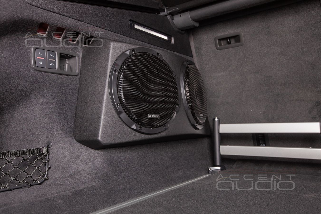 Сдвоенный сабвуфер-стелс для Audi Q8 – оригинальное и лучшее решение