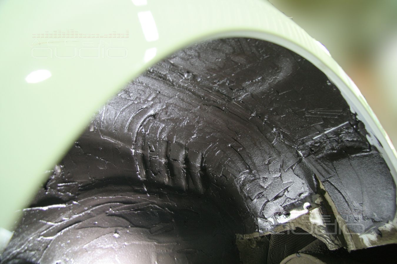 Шумоизоляция колесных арок на Jaguar XF