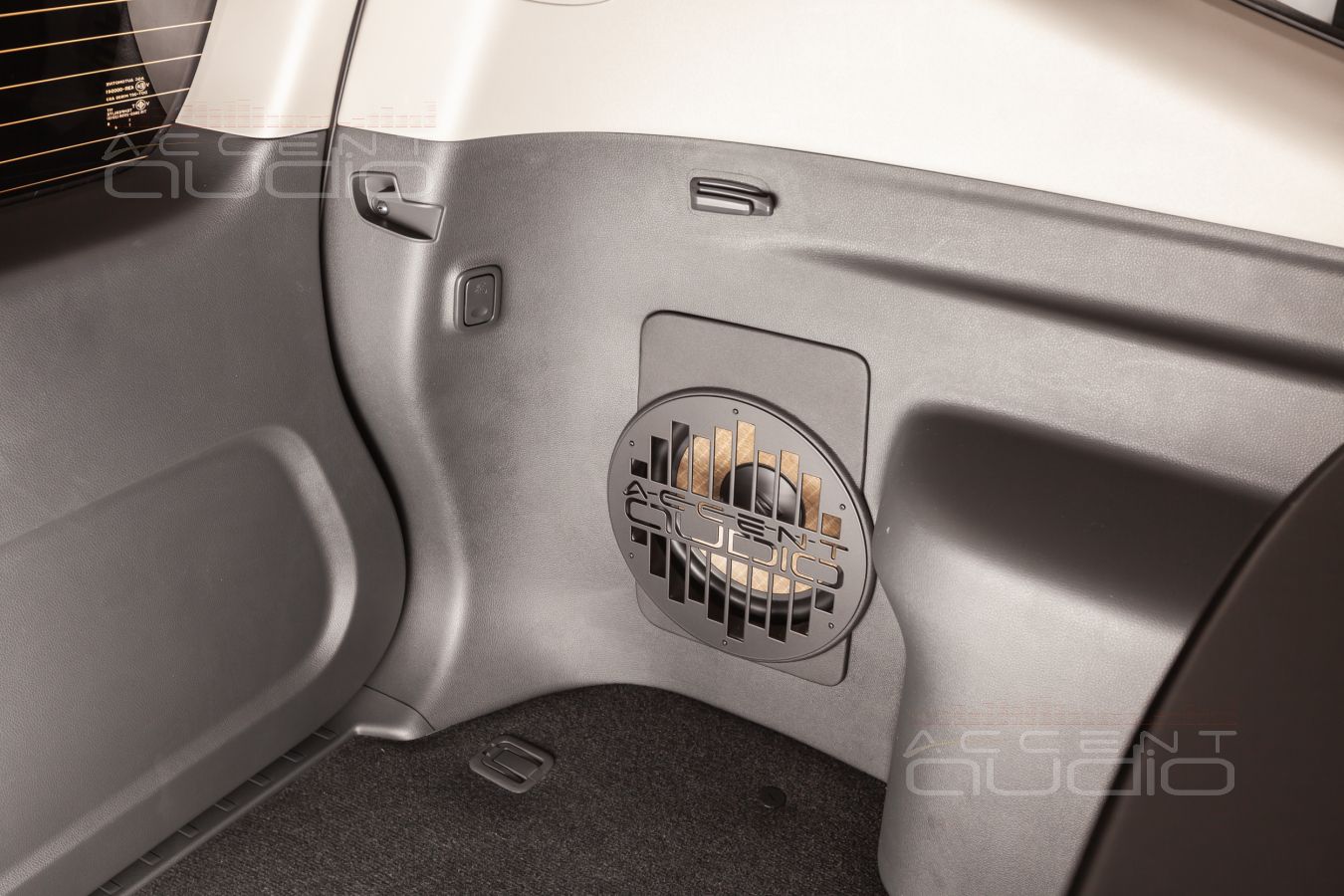 Новая форма для нового Mitsubishi Pajero Sport: интеграция сабвуфера Focal