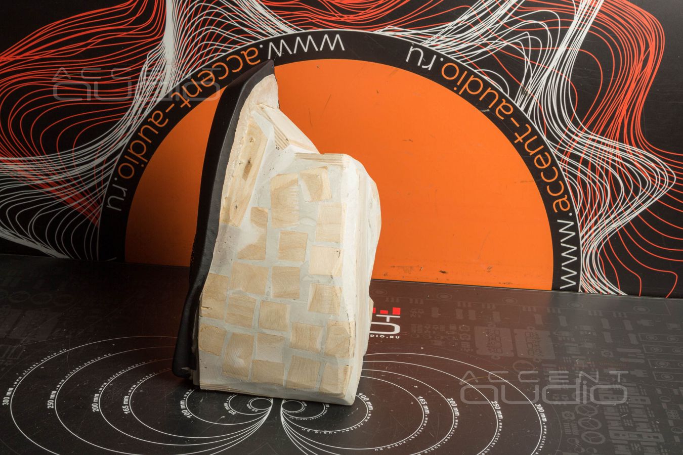 Сабвуфер-стелс: полная интеграция сабвуфера в Mercedes-Benz A-Class AMG