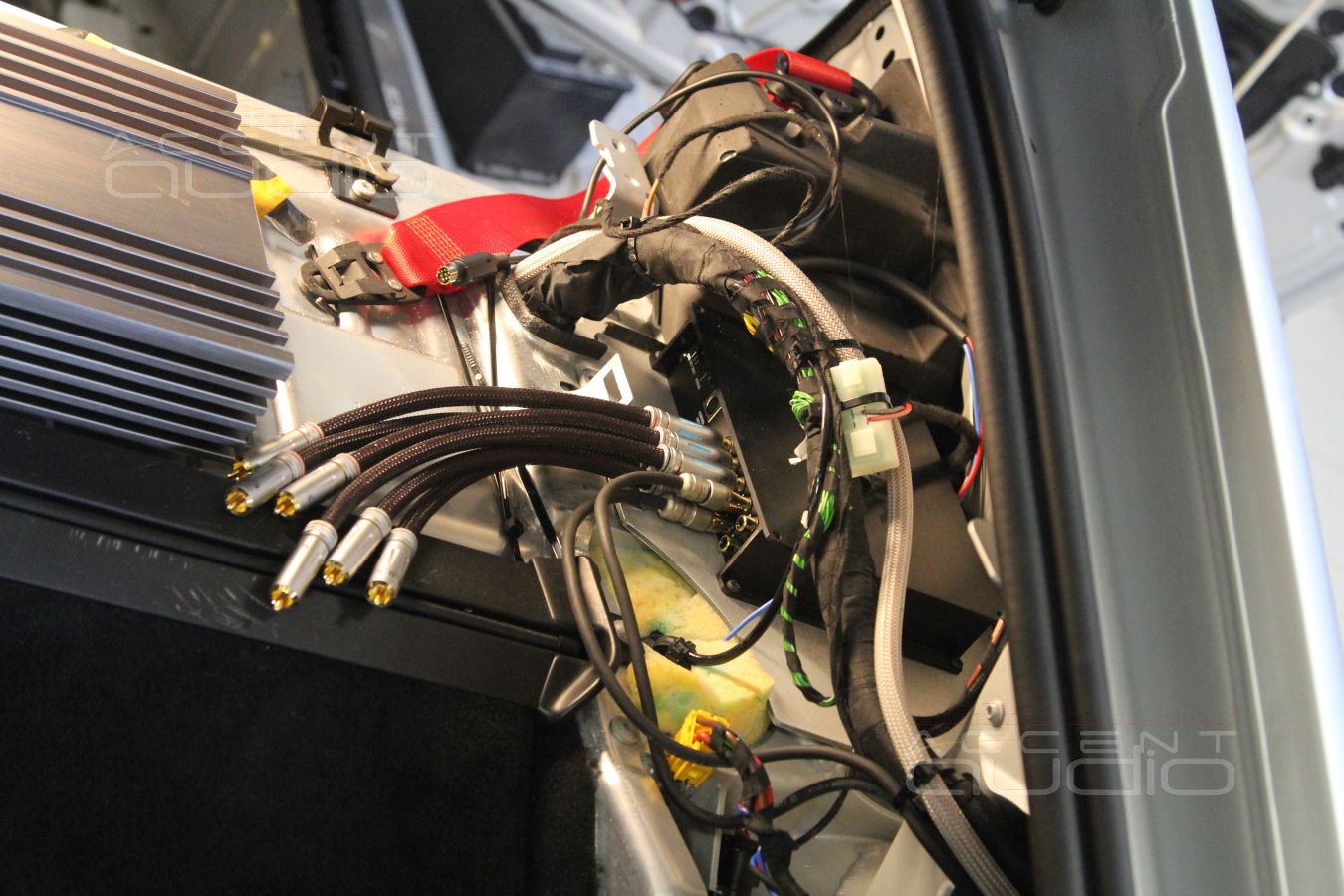 Подключение и установка аудиопроцессора Helix DSP PRO MK2 в Mercedes-Benz GT