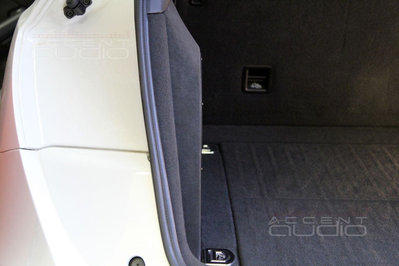 Идеальный сабвуфер-стелс для Audi Q5 – вариант Focal EXPERT P25DB