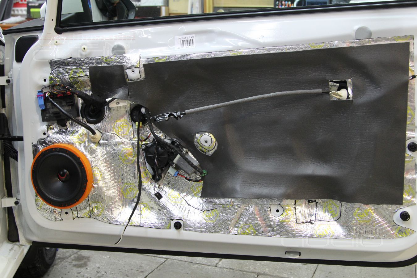 Установка акустики в Volkswagen Golf 7