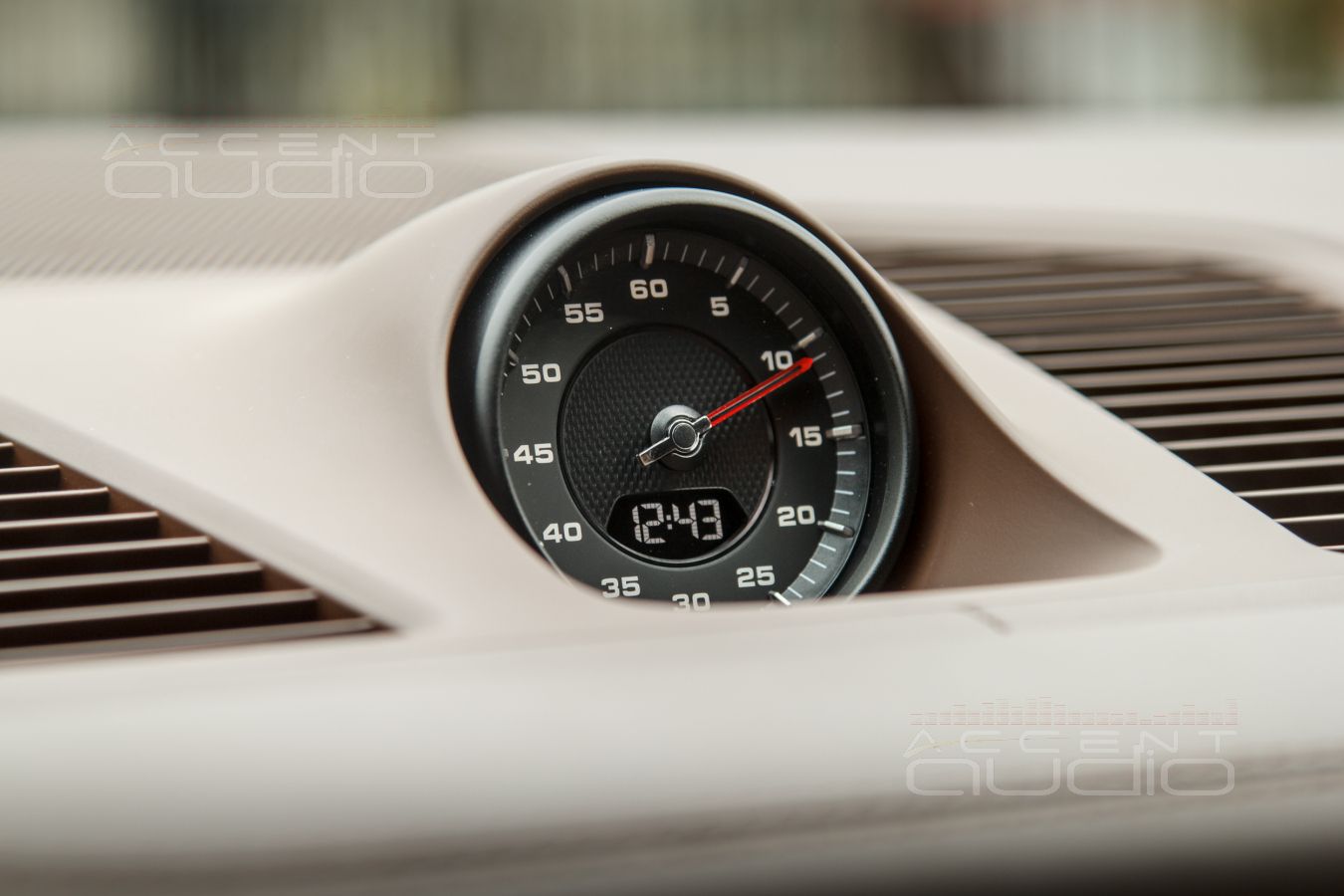 Новый, бюджетно-великолепный звук в Porsche Cayenne Coupe 2022