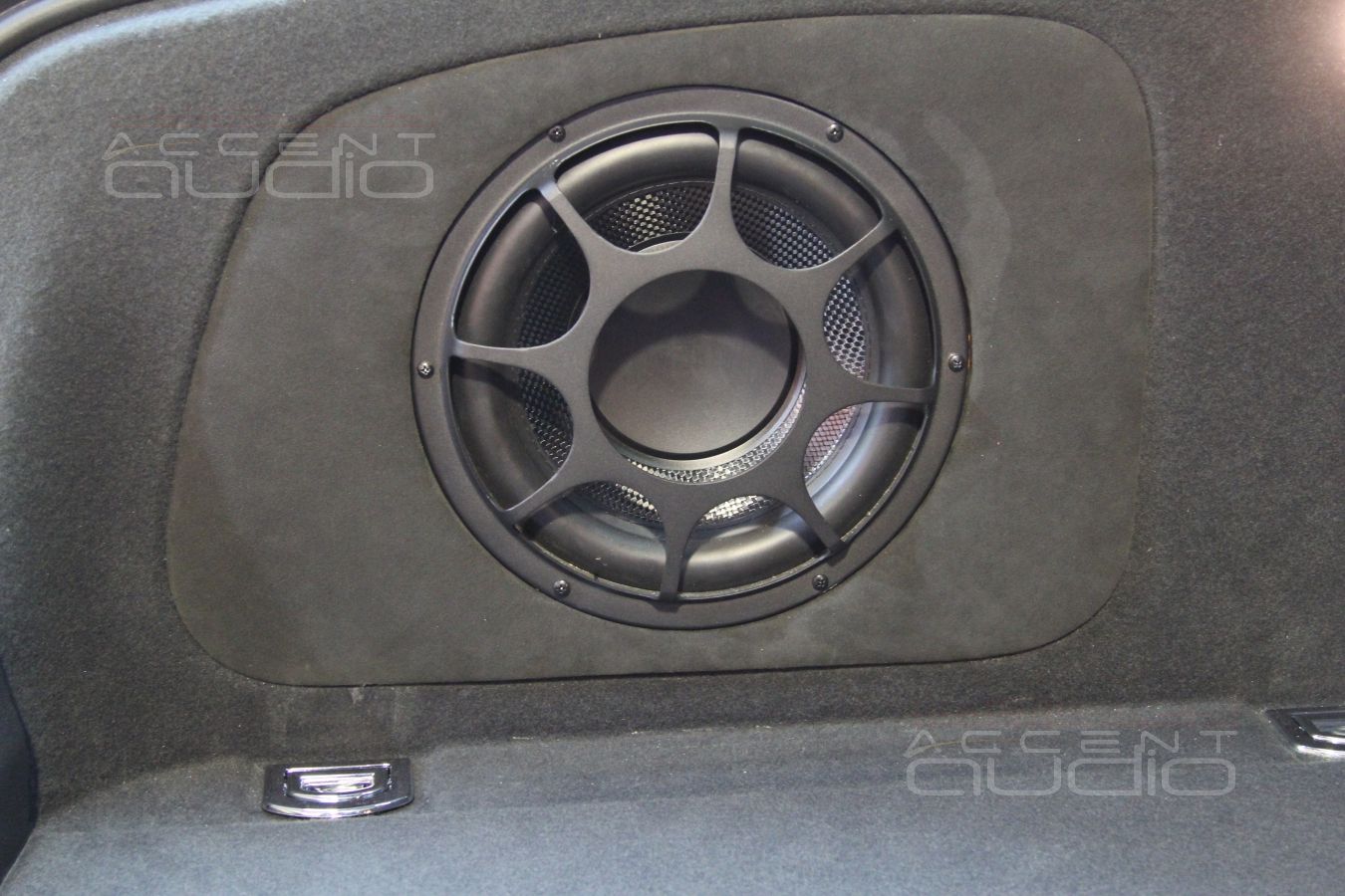 Просто сабвуфер в левом крыле Audi A5 S-Line