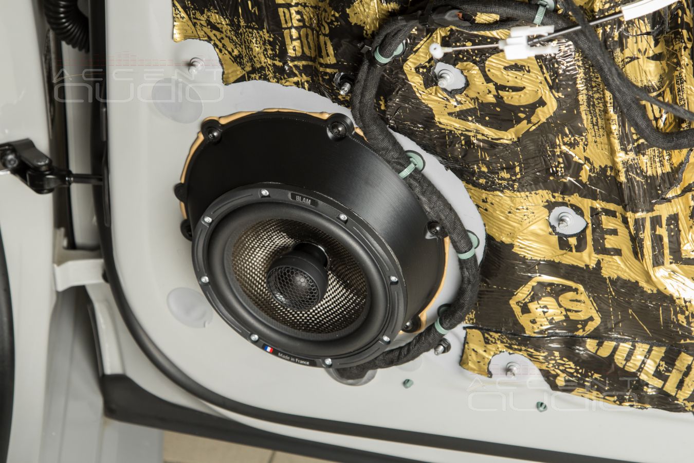 Тыловая акустика в Panamera – не столько для пассажиров, сколько для ClubMusic