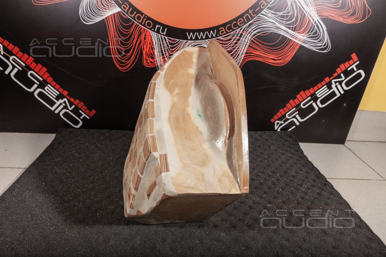 Новая форма для нового Mitsubishi Pajero Sport: интеграция сабвуфера Focal