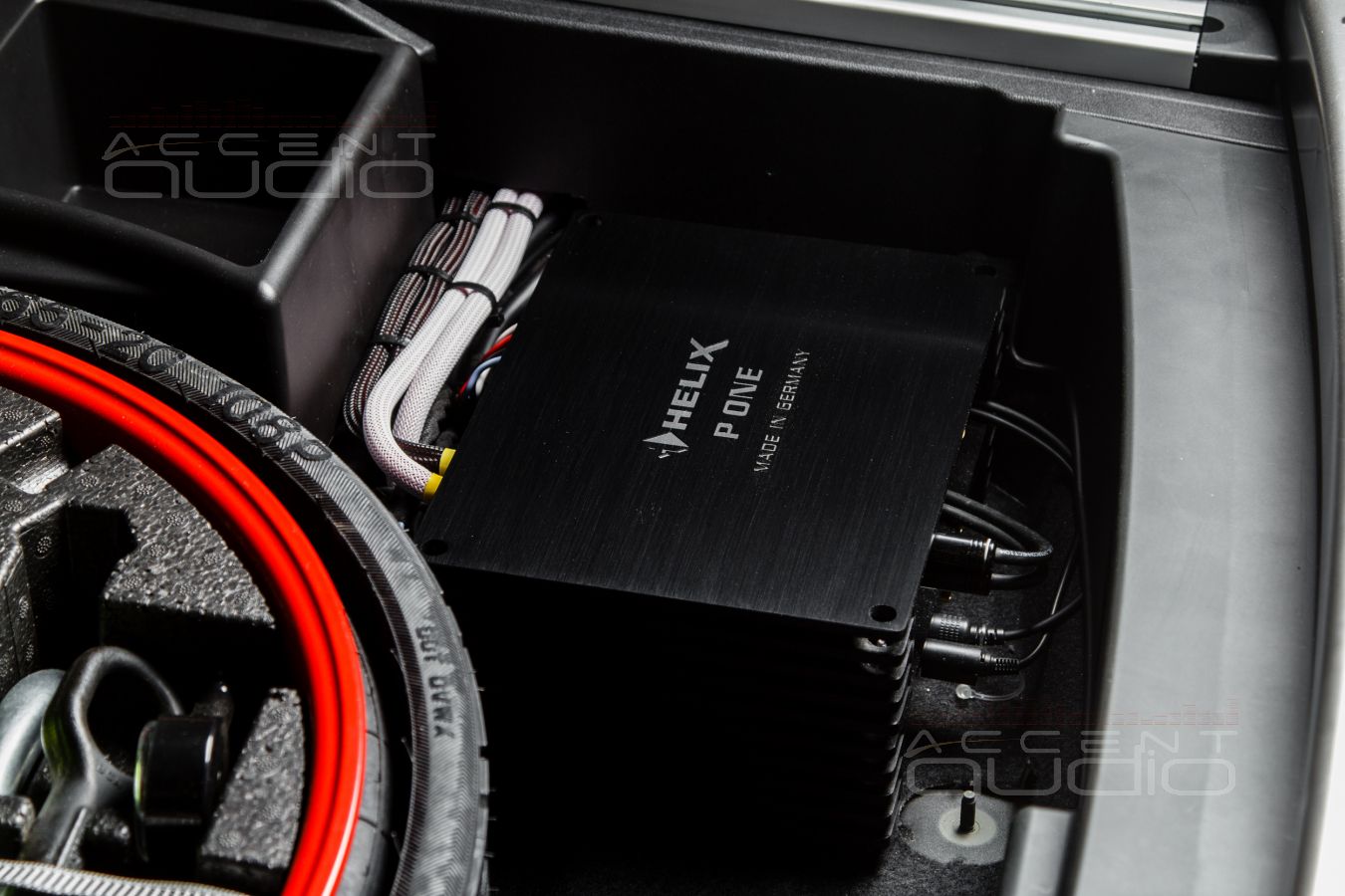 Установка усилителей Helix в Porsche Cayenne