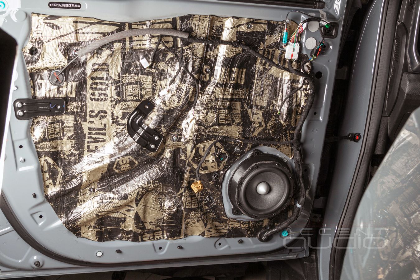 Бюджетные немецкие мидбасы Helix i5 в Jetour T2 – выверенное решение