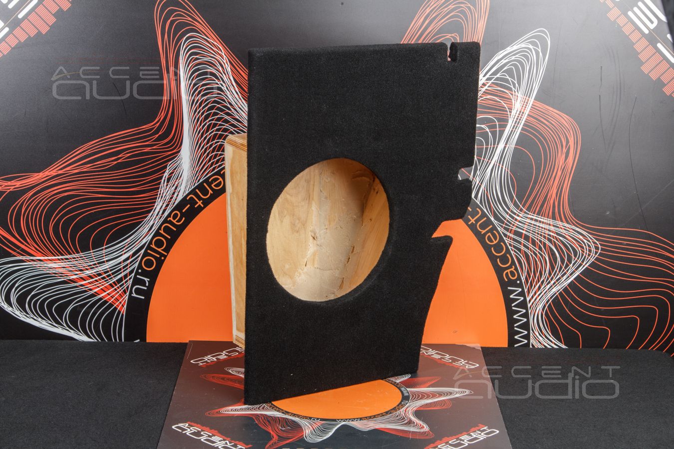 Полностью скрытый, встроенный сабвуфер-стелс для Mitsubishi Pajero Sport