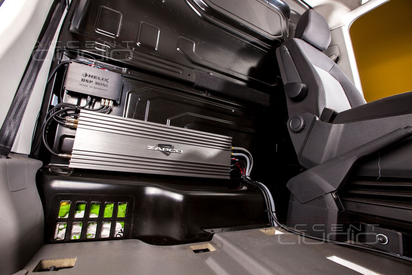 Правильная установка усилителя Zapco и Процессора Helix в Volkswagen Crafter