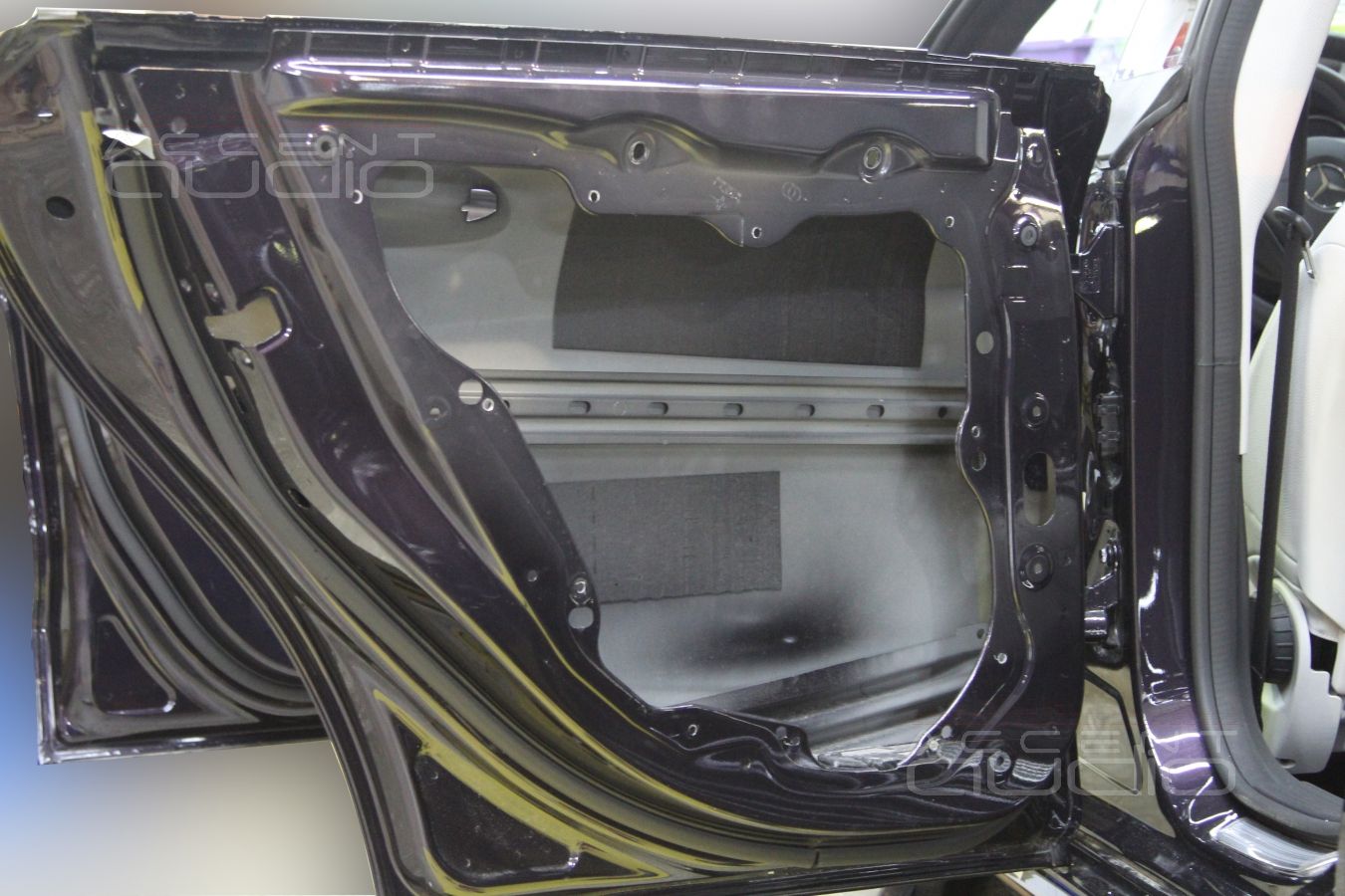 Установка акустики E.O.S в Mercedes CLA