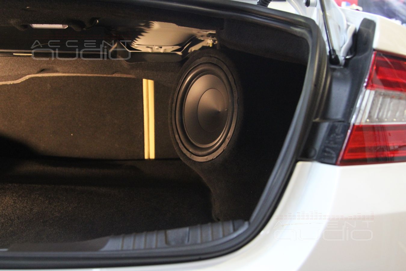 Сабвуфер стелс и его изящные формы...