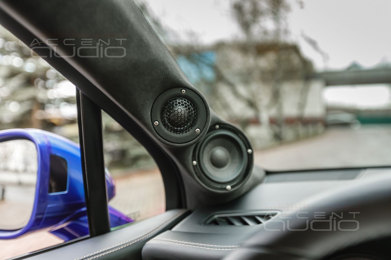 Подиумы для новых СЧ-ВЧ излучателей Brax и ScanSpeak для Porsche Macan