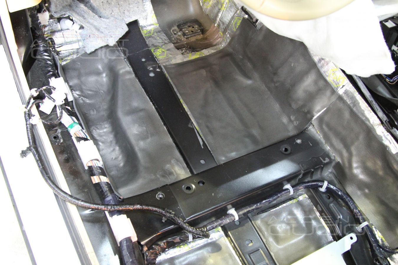 Шумоизоляция Infiniti FX35: теплоизоляционный слой