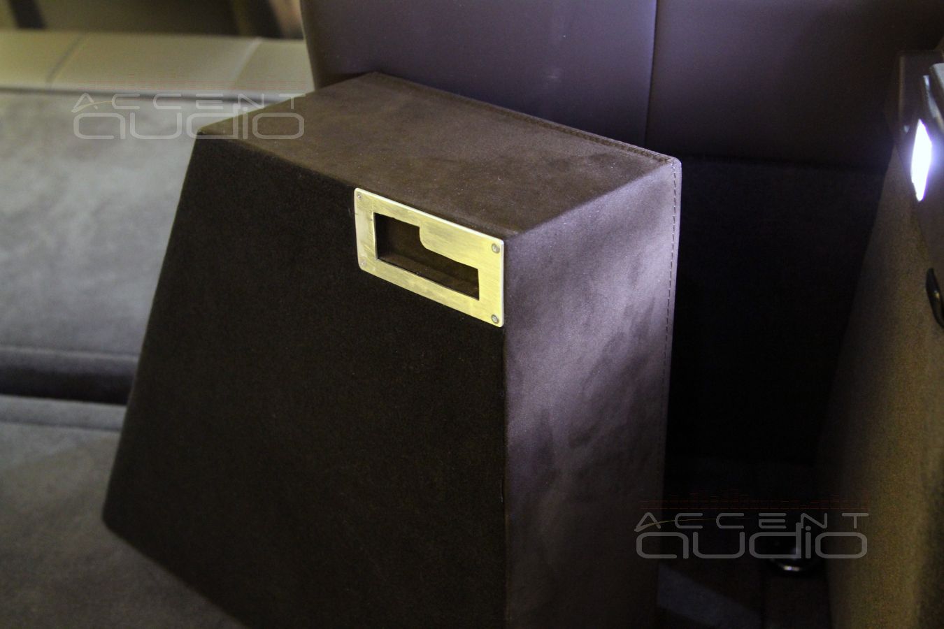 Оригинальный съемный сабвуфер для нового Range Rover Sport по проекту заказчика