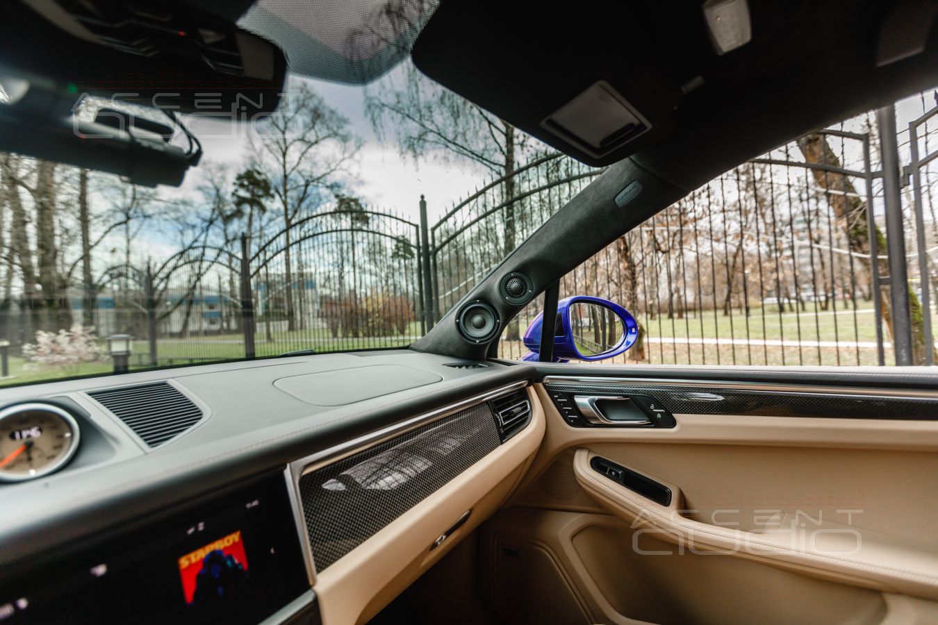 Подиумы для новых СЧ-ВЧ излучателей Brax и ScanSpeak для Porsche Macan