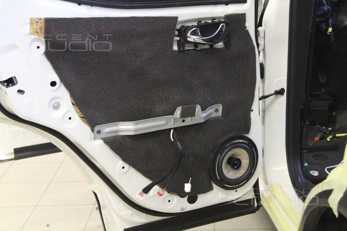 Установка акустики Focal 