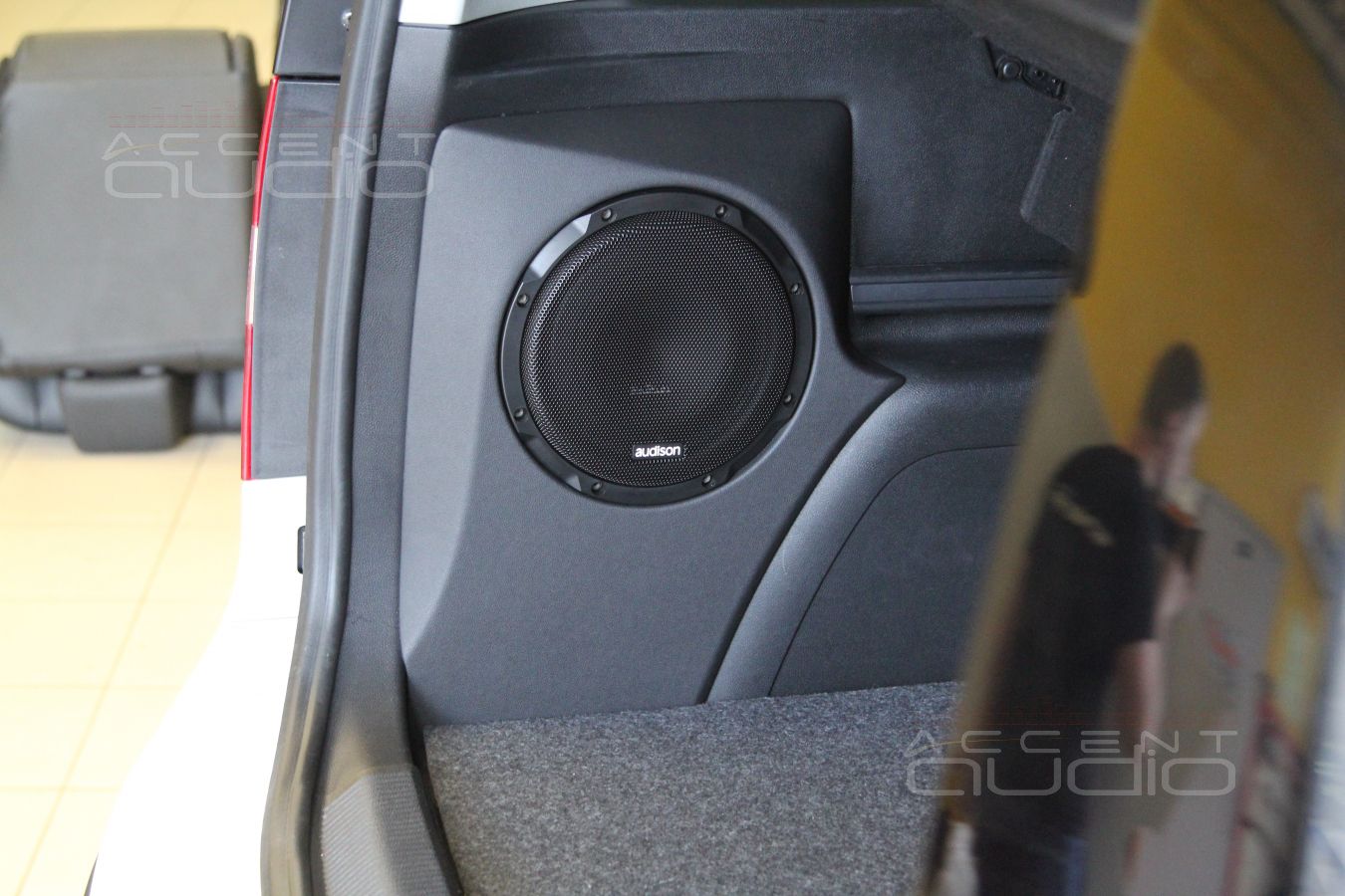 Сабвуфер-стелс для Skoda Yeti