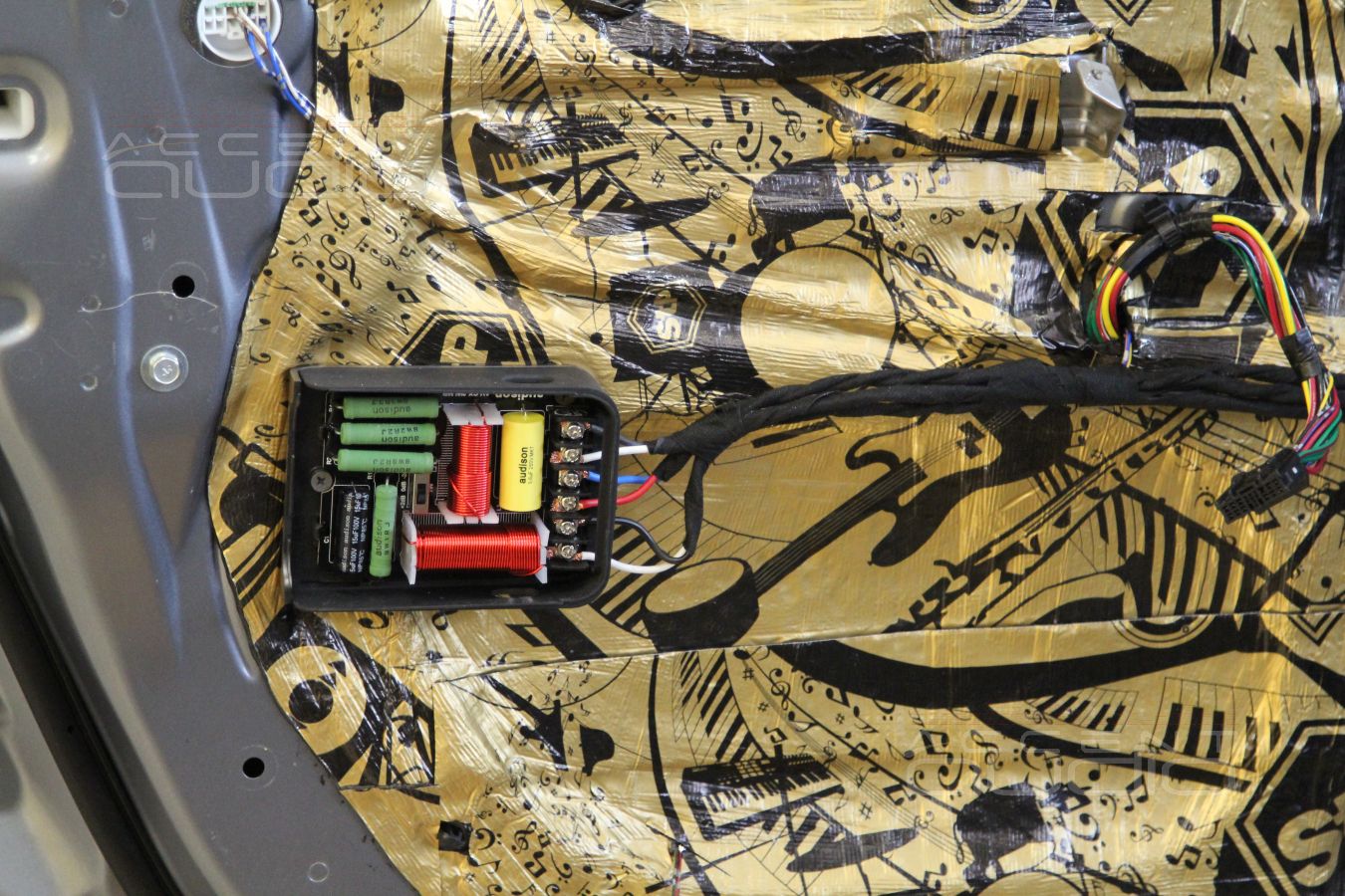 Установка акустики Audison AVK6 & Audison AVX6.5