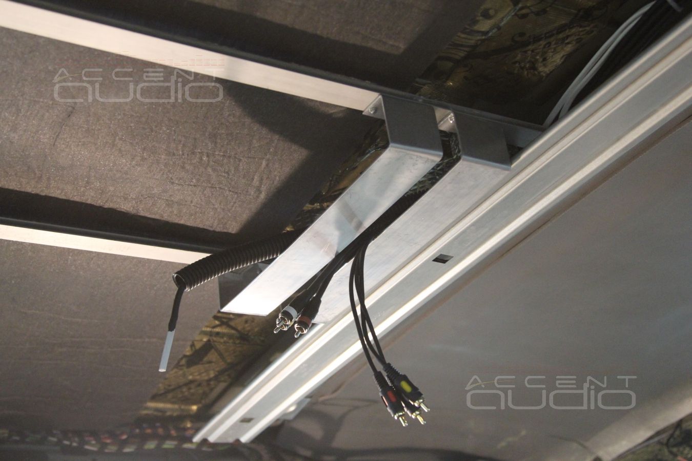 Потолочный монитор в Volkswagen Multivan