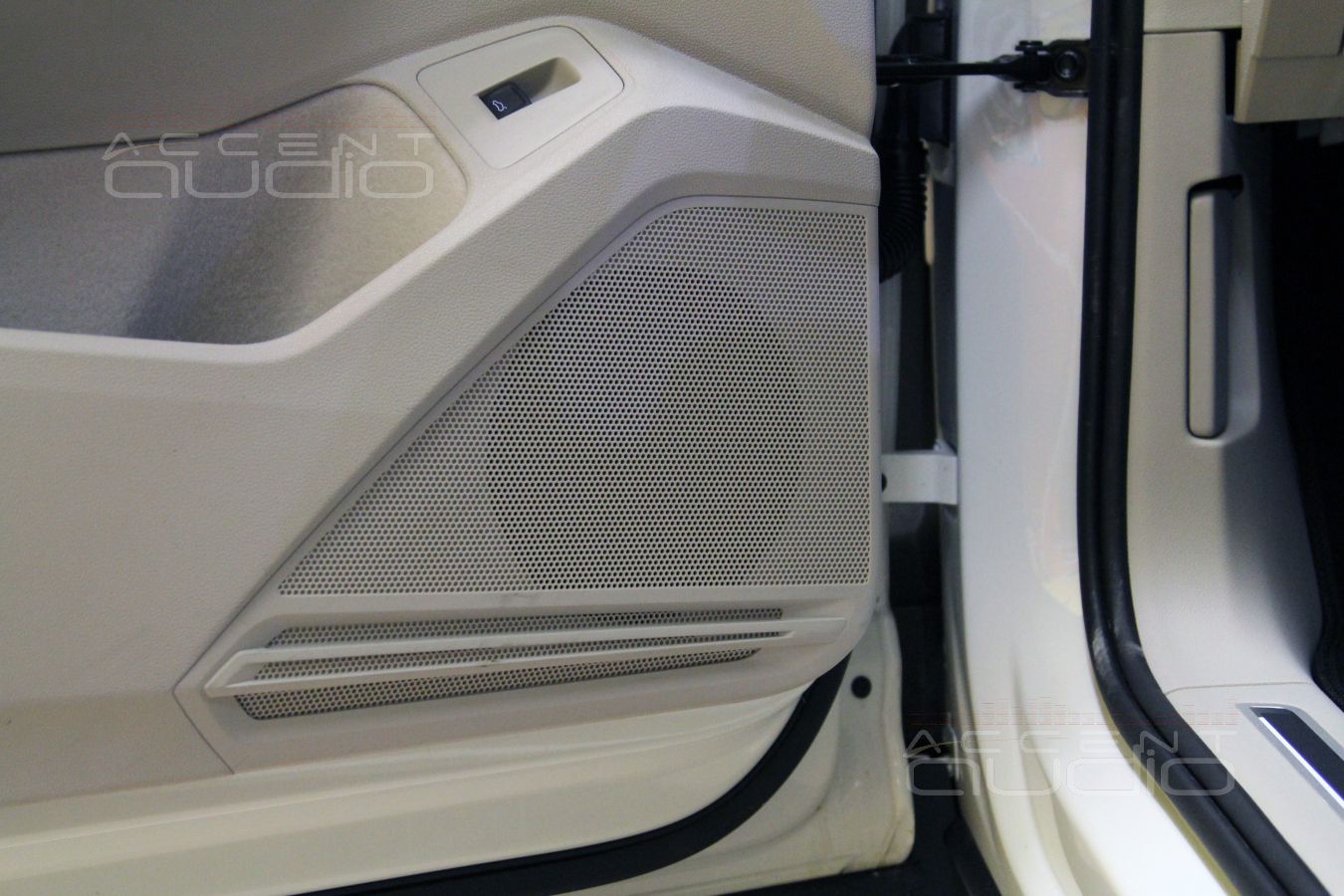 Решение 2: Eton Discovery + Eton RSR = установка акустики