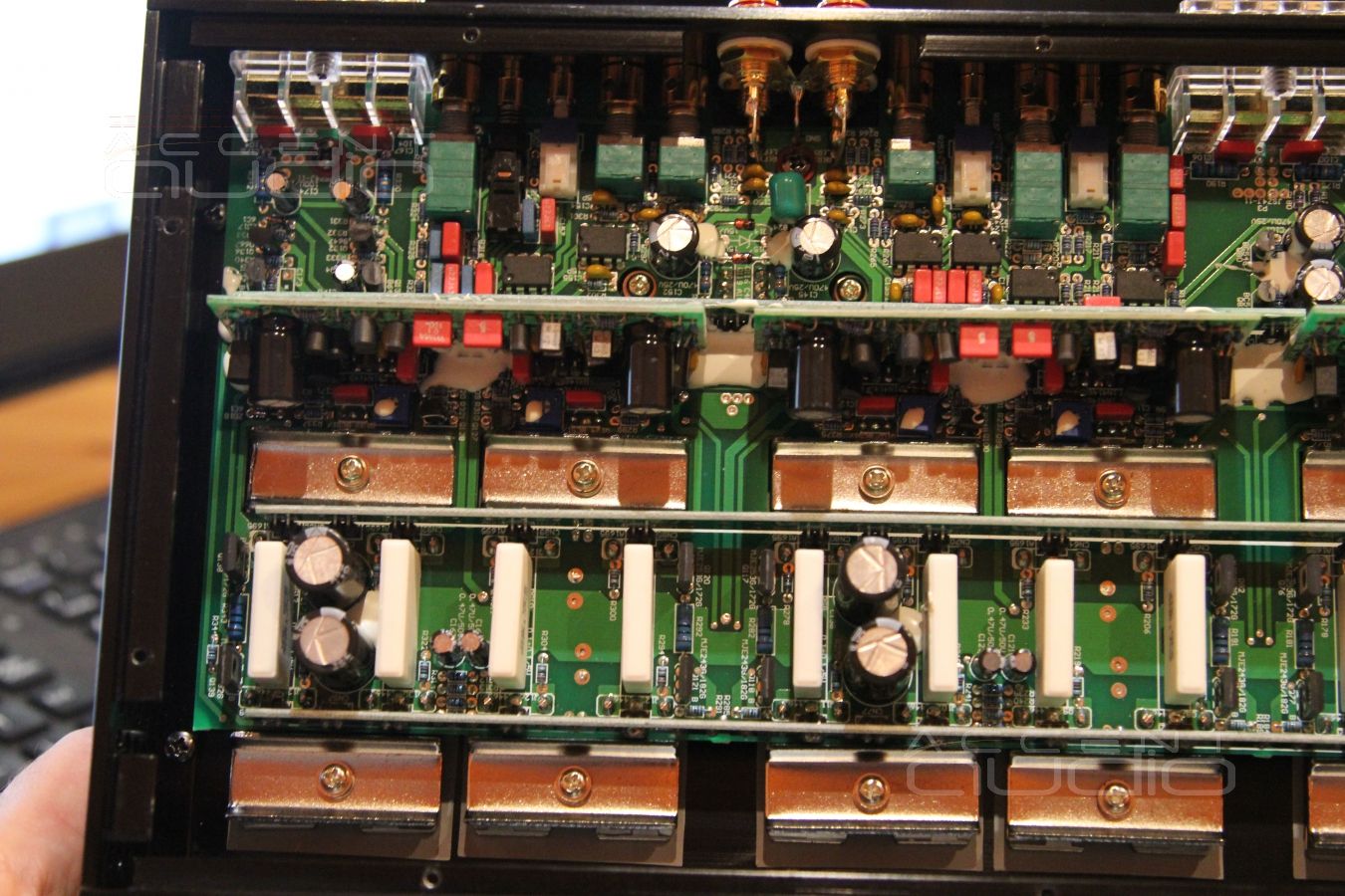 За что мы любим усилитель E.O.S AE-4100.1 ?