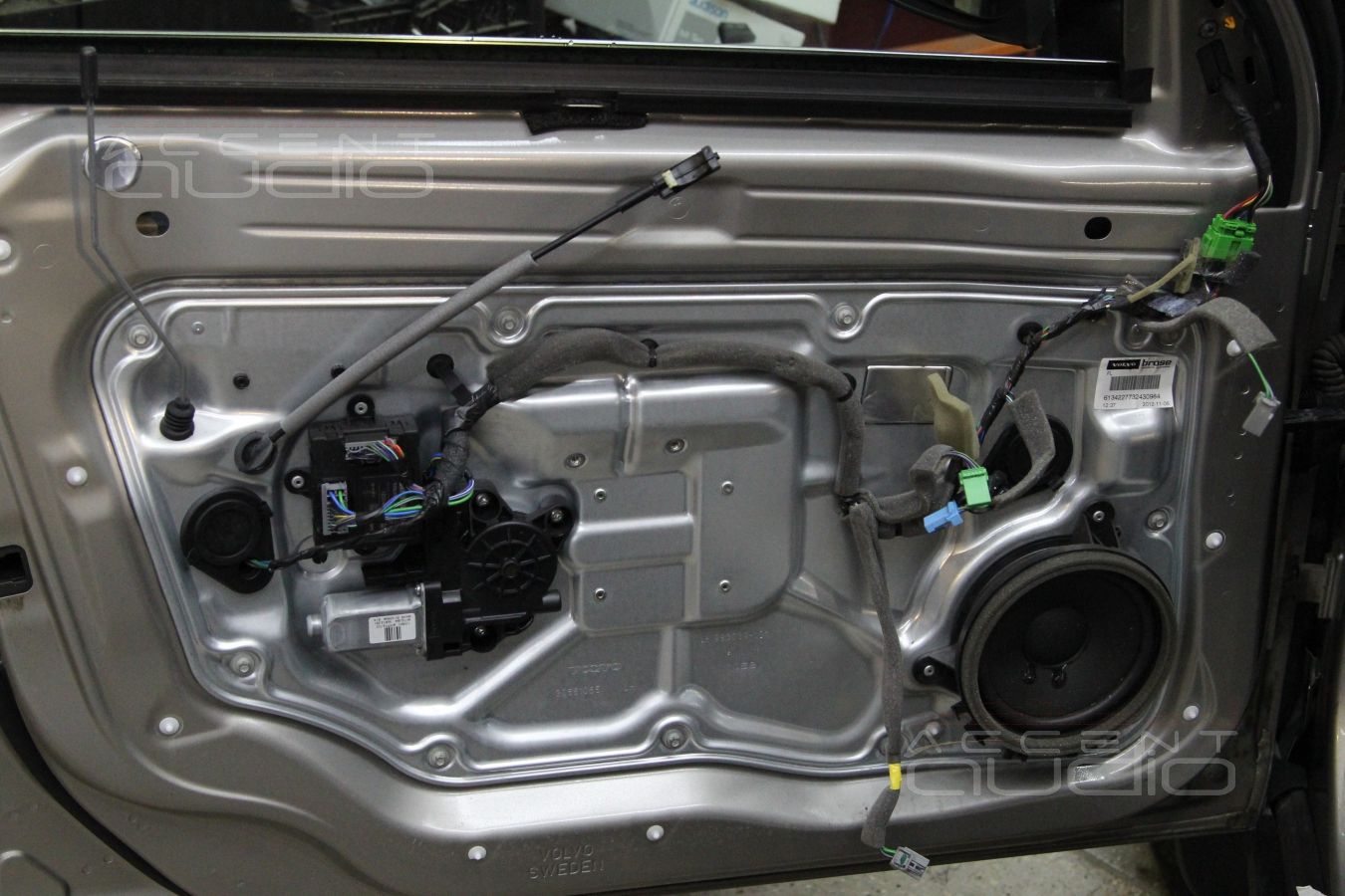 Установка акустики Audison VOCE AV K6 в Volvo XC 70