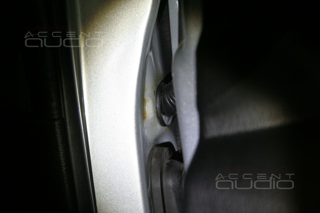 Установка акустики в SsangYong Rexton