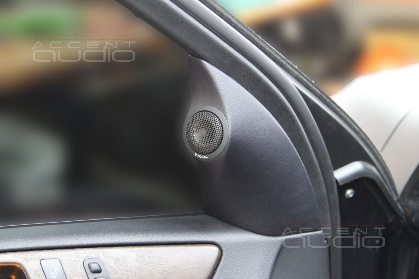 Подиумы под твитеры Focal в Mercedes-Benz ML
