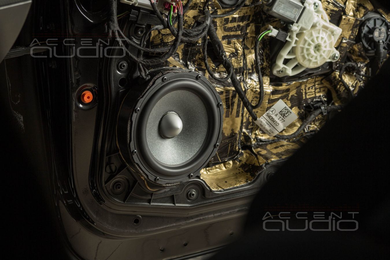 Правильная установка мидбасовых Helix Ci5 W165FM-S3 в Mercedes-Benz A 45